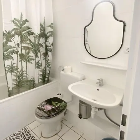 Spacious In アパート ドゥイスブルグ